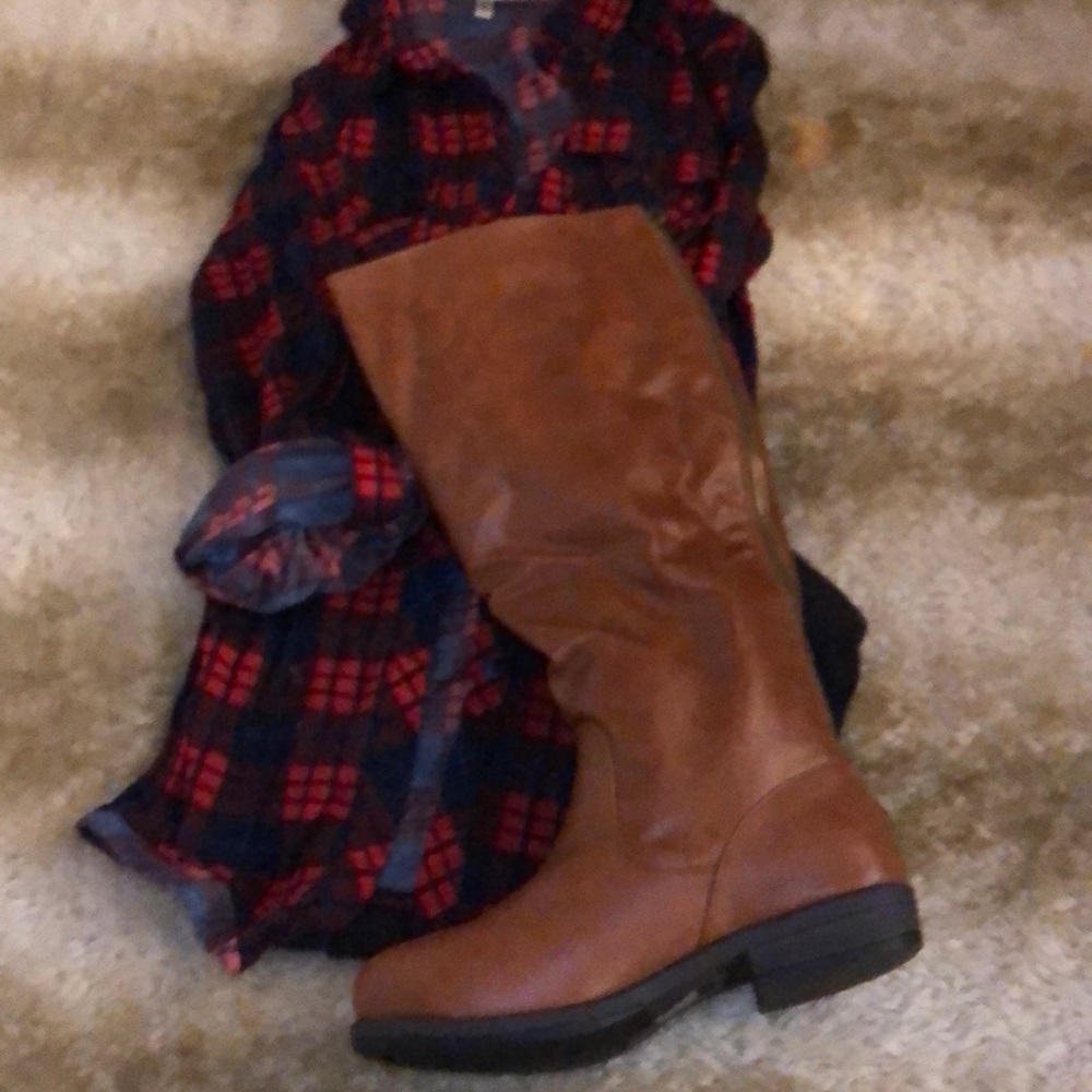 Super cute chestnut boots NIB